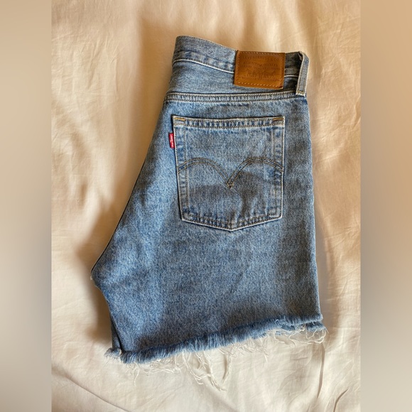 Levi’s 501 Original Cutoff Denim Shorts - Picture 4 of 7